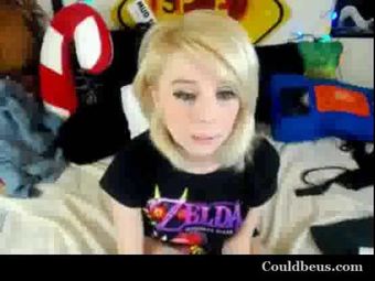 Goldengoddessxxx fingering herself on live webcam