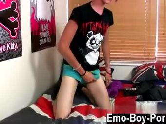Twink movie Listen out for the slightly raw spanking as he wanks it